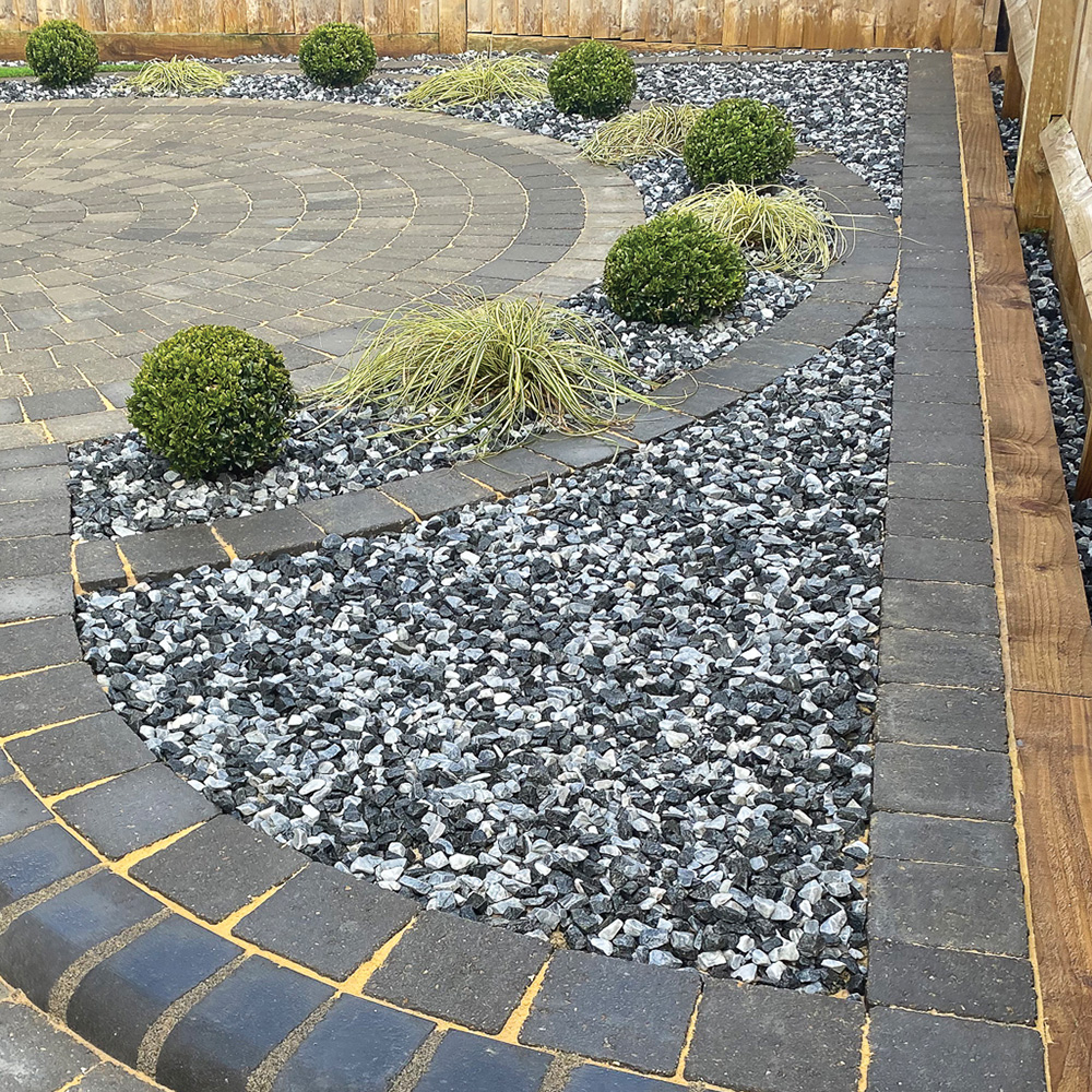 Long Rake Spar Bulk Bag 14 - 20mm Black Ice Chippings